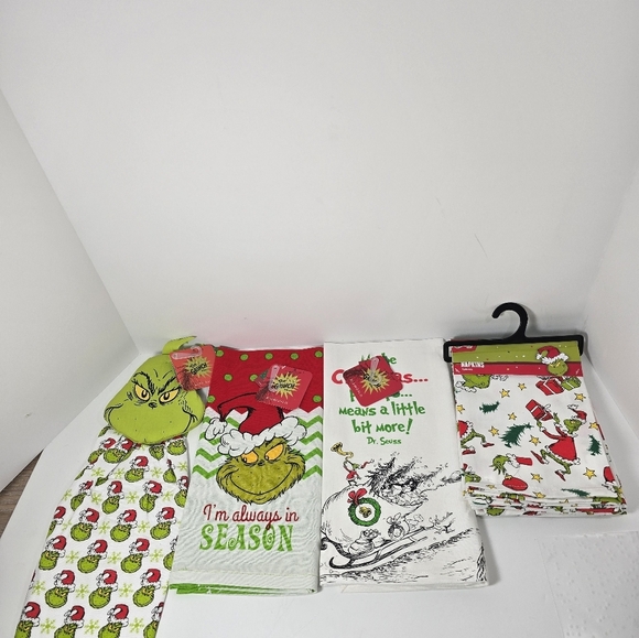 The grinch lot of 4 napkins dish towels nwt - Picture 2 of 5